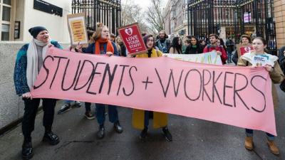 Students don't cross the picket line
